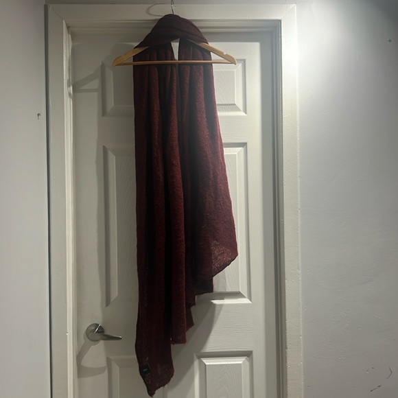 Burgendy red knit long scarf - Picture 1 of 5